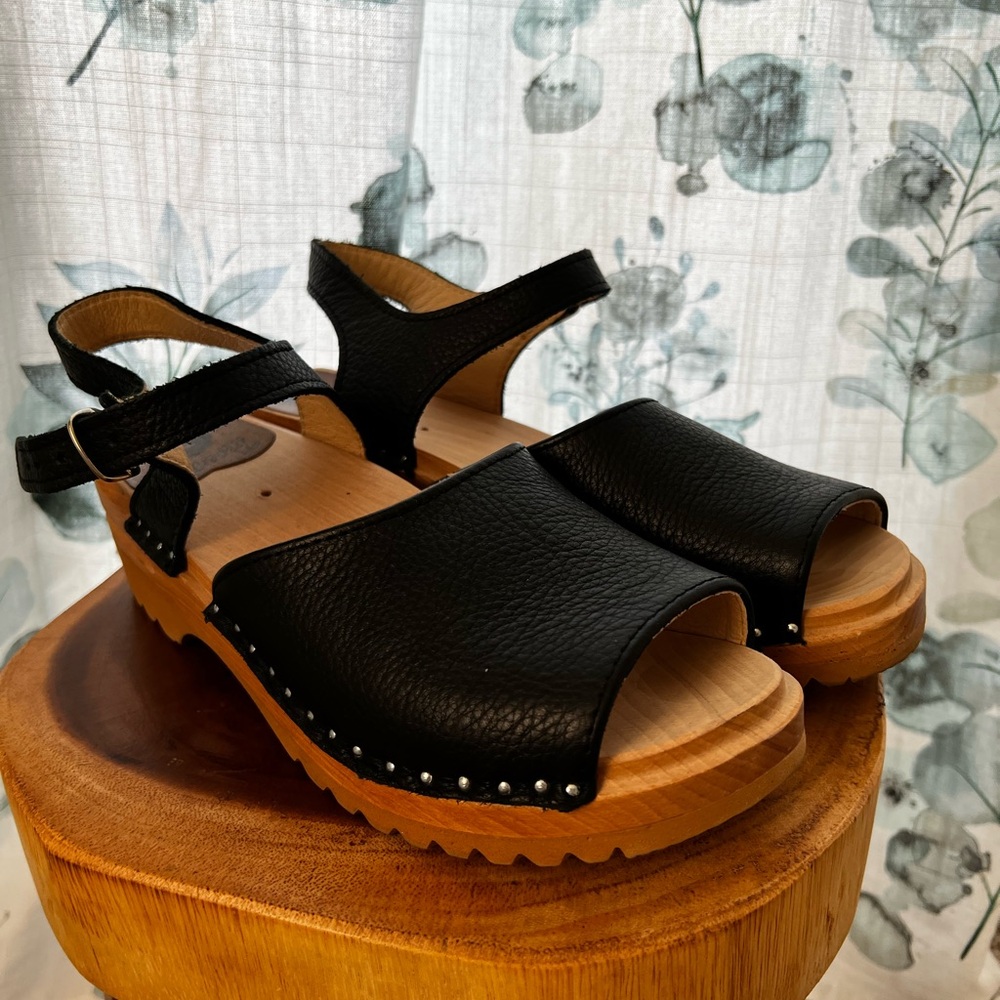 *donated* Swedish Clogs Sandals size 39 US 8-8.5